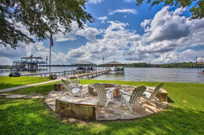 Cedar Creek Lakefront Home, Game Room and Dock!